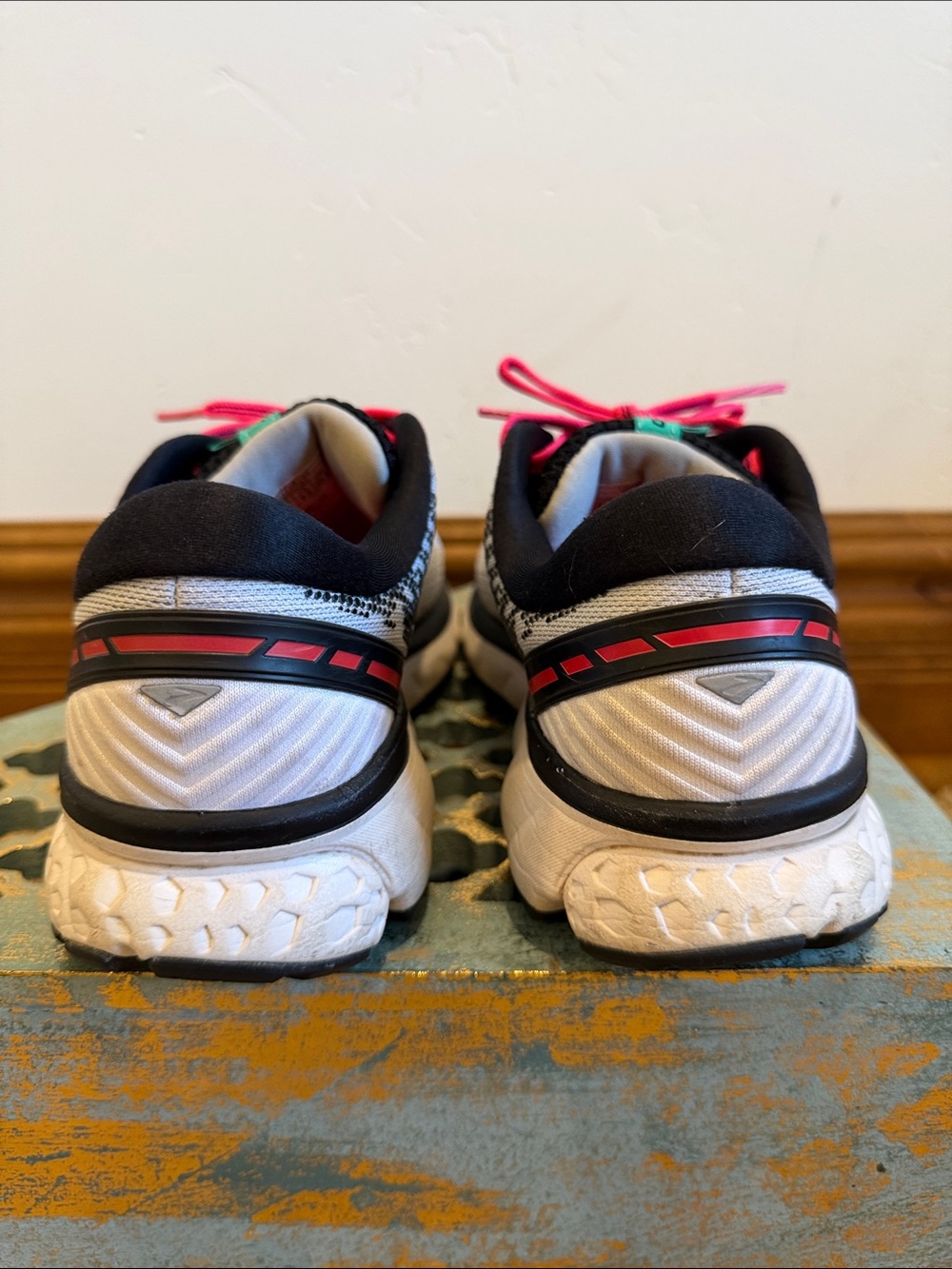 Brooks Ghost 11 Women's Running Shoes - White with Pink and Black 8.5 - Picture 4 of 6